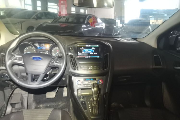 Used Ford Focus 2015 Hatchback EcoBoost 180 Automatic Elite Model Center Console