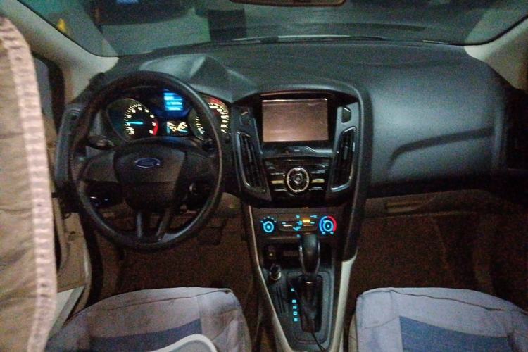 Used Ford Focus 2015 Sedan 1.6L Automatic Comfort Model Center Console