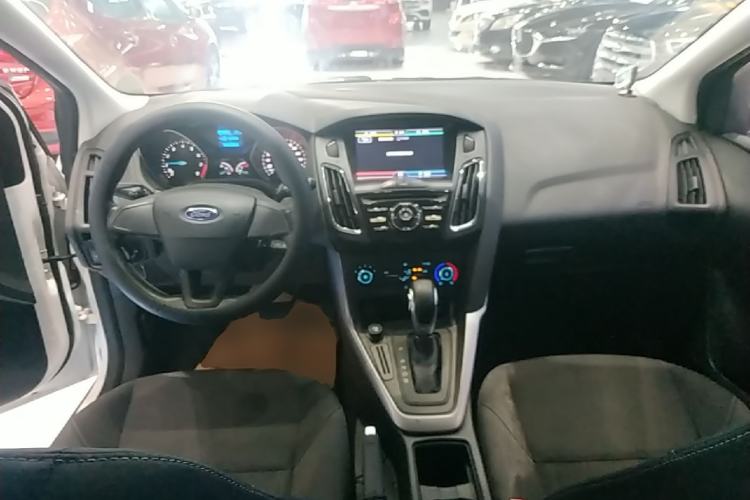 Used Ford Focus 2015 Hatchback 1.6L Automatic Comfort Model Center Console