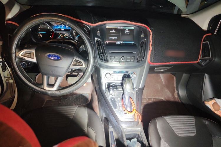 Used Ford Focus 2015 Sedan EcoBoost 180 Automatic Elite Model Center Console