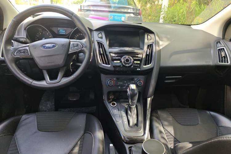 Used Ford Focus 2015 Sedan EcoBoost 125 Automatic Supreme Style Edition Center Console
