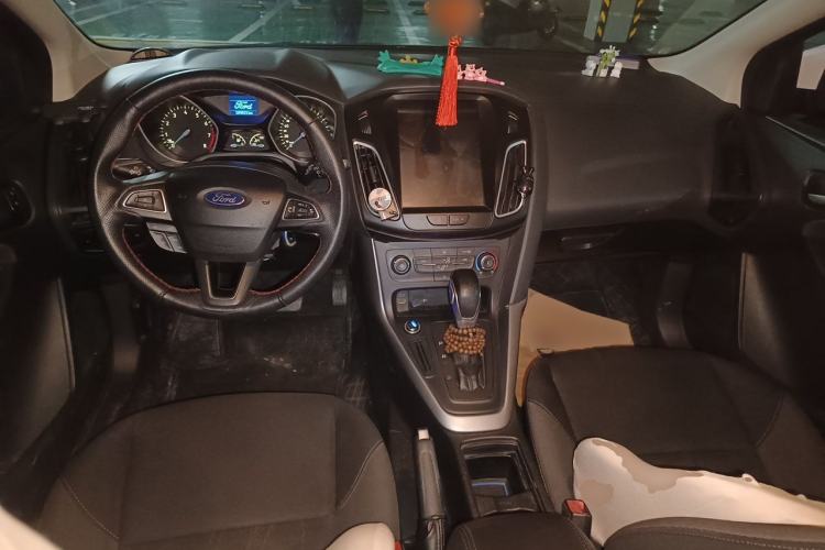 Used Ford Focus 2015 Hatchback 1.6L Automatic Comfort Model Center Console