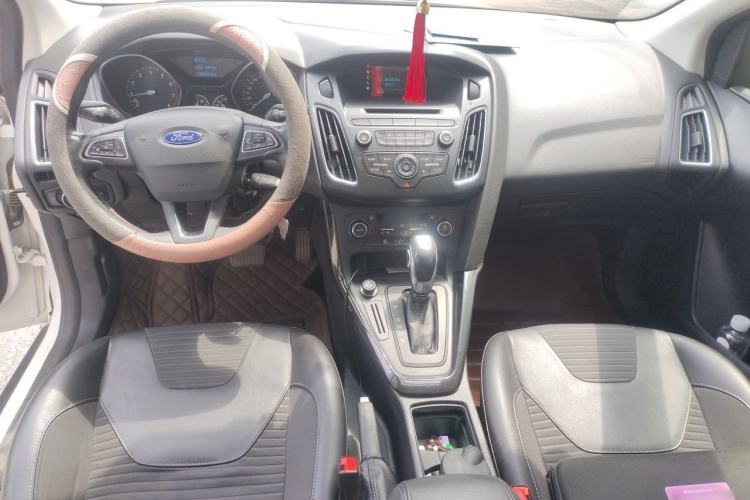 Used Ford Focus 2015 Hatchback 1.6L Automatic Fashion Edition Center Console