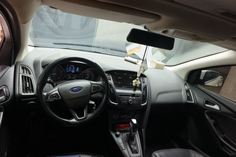 Used Ford Focus 2015 Sedan EcoBoost 180 Automatic Elite Model Center Console