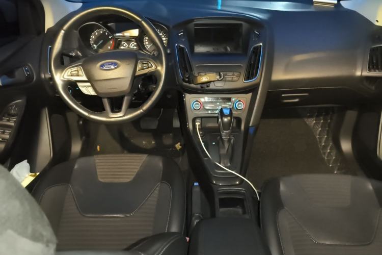 Used Ford Focus 2015 Hatchback EcoBoost 180 Automatic Elite Model Center Console