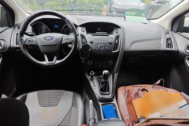 Used Ford Focus 2015 Hatchback 1.6L Manual Fashion Edition Center Console