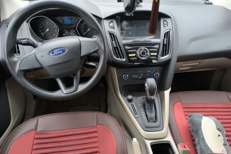 Used Ford Focus 2015 Sedan 1.6L Automatic Comfort Model Center Console