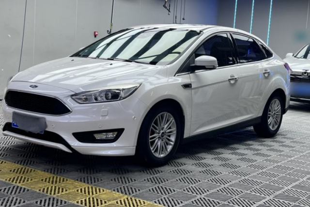 Used Ford Focus 2015 Sedan EcoBoost 180 Automatic Flagship Model