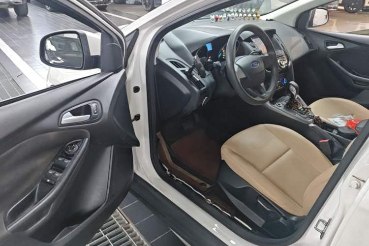 Used Ford Focus 2015 Hatchback 1.6L Automatic Comfort Model Driver Seat