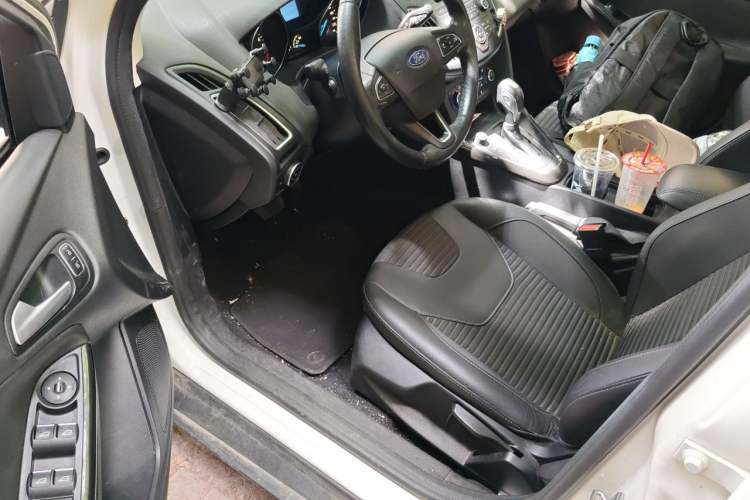 Used Ford Focus 2015 Sedan EcoBoost 125 Automatic Supreme Style Edition Driver Seat