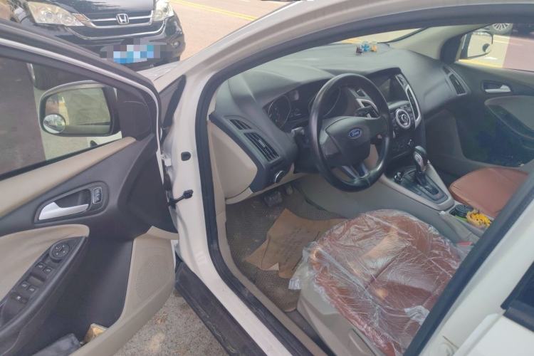 Used Ford Focus 2015 Sedan 1.6L Automatic Comfort Model Driver Seat