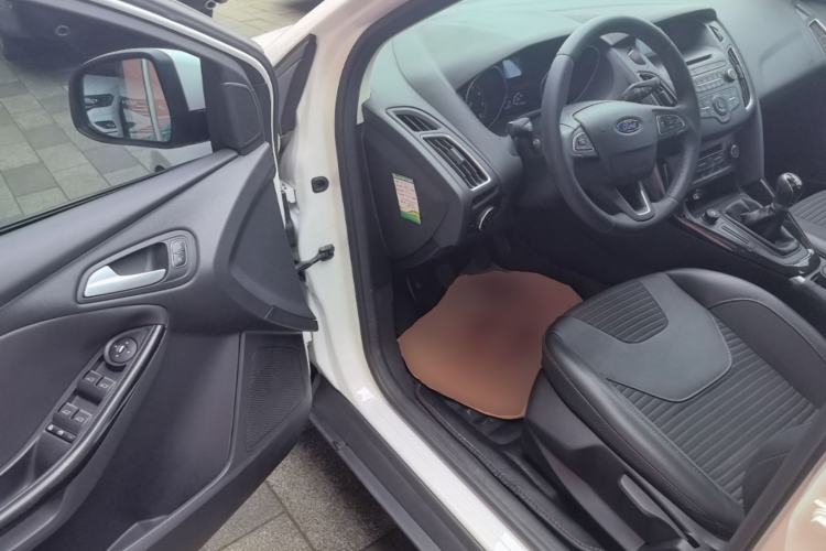 Used Ford Focus 2015 Hatchback 1.6L Manual Fashion Edition Driver Seat