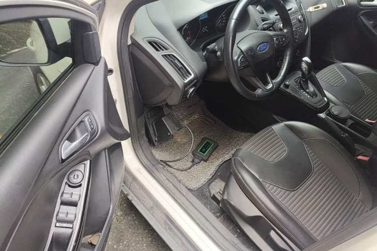 Used Ford Focus 2015 Hatchback 1.6L Automatic Fashion Edition Driver Seat