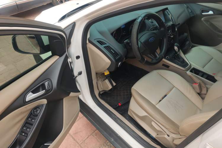 Used Ford Focus 2015 Sedan 1.6L Automatic Comfort Model Driver Seat