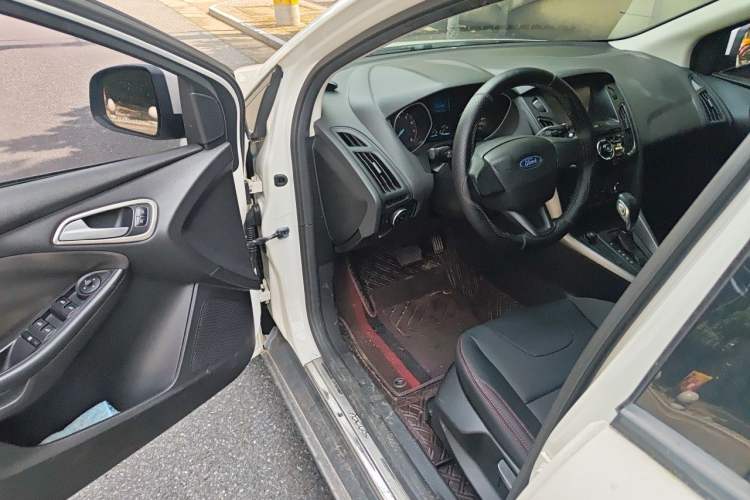 Used Ford Focus 2015 Hatchback 1.6L Automatic Comfort Model Driver Seat