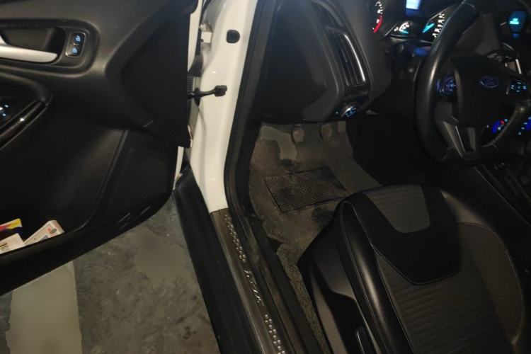 Used Ford Focus 2015 Hatchback 1.6L Manual Fashion Edition Driver Seat
