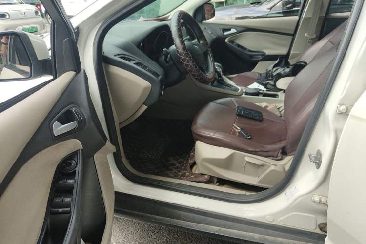 Used Ford Focus 2015 Sedan 1.6L Automatic Comfort Model Driver Seat