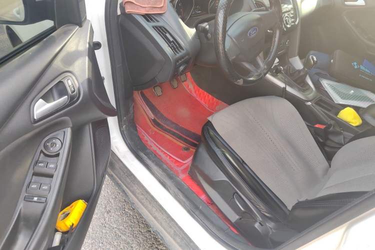 Used Ford Focus 2015 Hatchback 1.6L Manual Comfort Edition Driver Seat