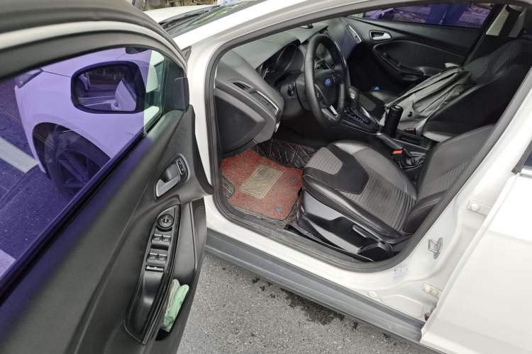 Used Ford Focus 2015 Hatchback EcoBoost 180 Automatic Elite Model Driver Seat