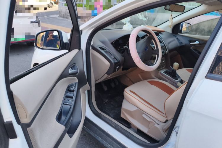 Used Ford Focus 2015 Sedan 1.6L Manual Comfort Model Driver Seat