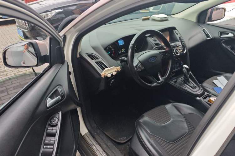 Used Ford Focus 2015 Sedan 1.6L Automatic Trend Model Driver Seat