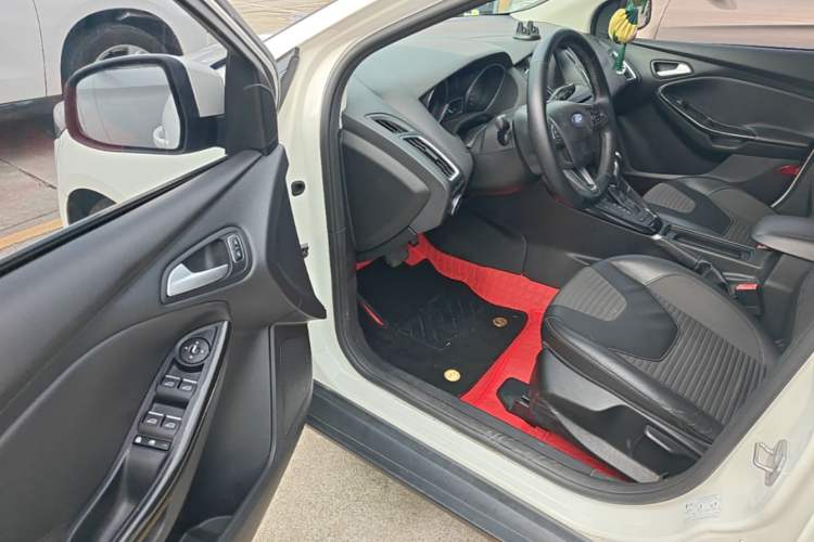 Used Ford Focus 2015 Sedan EcoBoost 180 Automatic Elite Model Driver Seat