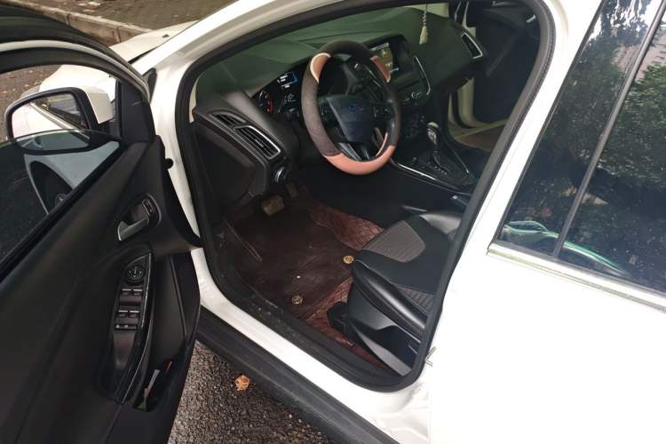 Used Ford Focus 2015 Hatchback EcoBoost 180 Automatic Elite Model Driver Seat