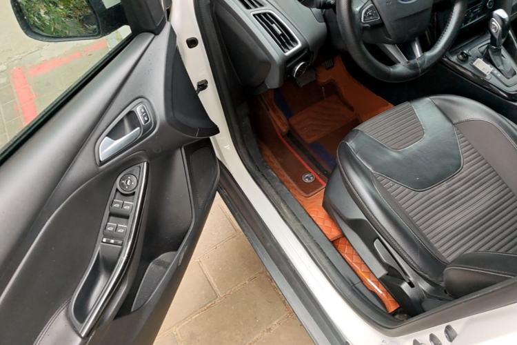 Used Ford Focus 2015 Hatchback 1.6L Automatic Fashion Edition Driver Seat