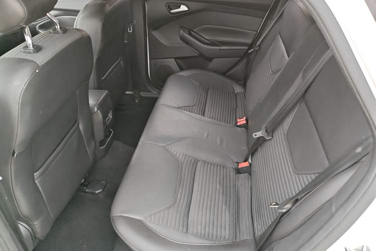 Used Ford Focus 2015 Hatchback 1.6L Automatic Fashion Edition Driver Seat