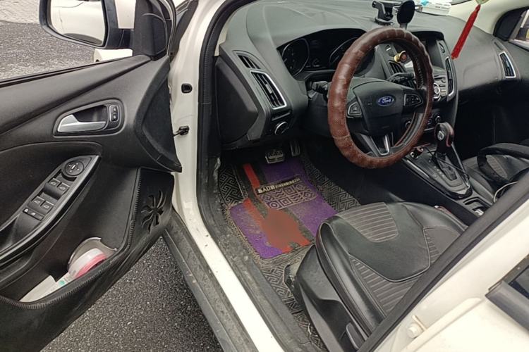 Used Ford Focus 2015 Hatchback 1.6L Automatic Fashion Edition Driver Seat