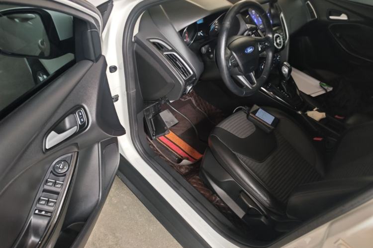 Used Ford Focus 2015 Hatchback 1.6L Automatic Fashion Edition Driver Seat