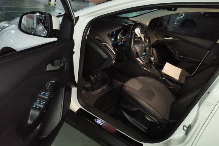 Used Ford Focus 2015 Hatchback 1.6L Automatic Fashion Edition Driver Seat