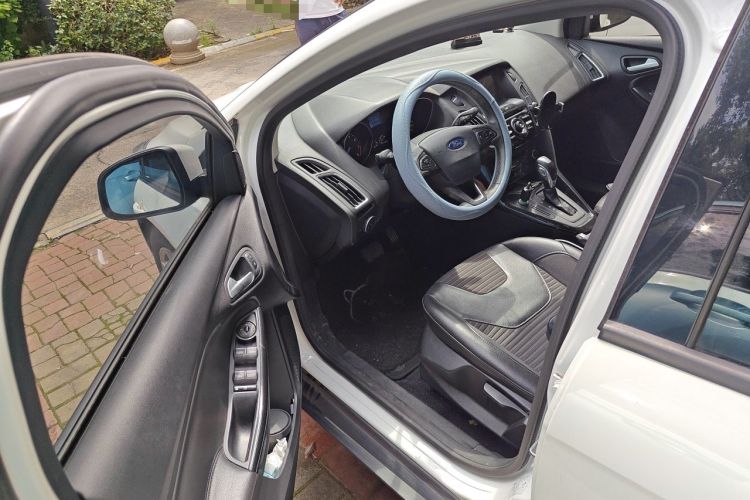 Used Ford Focus 2015 Hatchback 1.6L Automatic Fashion Edition Driver Seat
