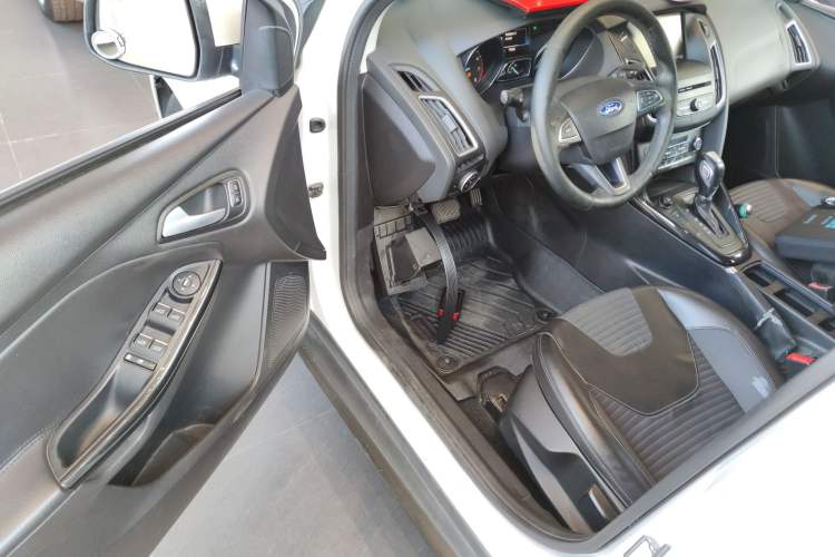 Used Ford Focus 2015 Sedan EcoBoost 180 Automatic Elite Model Driver Seat