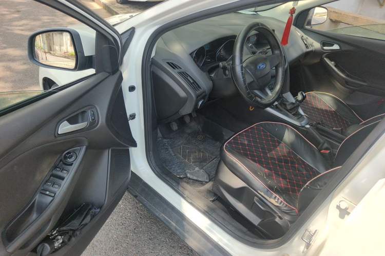 Used Ford Focus 2015 Hatchback 1.6L Manual Comfort Edition Driver Seat