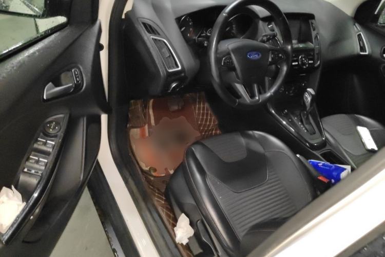 Used Ford Focus 2015 Hatchback EcoBoost 125 Automatic Supreme Style Edition Driver Seat
