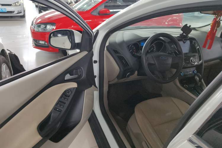 Used Ford Focus 2015 Sedan 1.6L Automatic Comfort Model Driver Seat