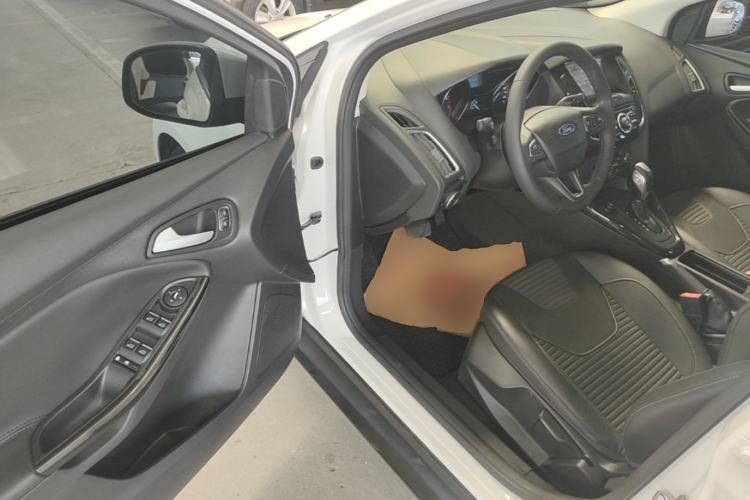 Used Ford Focus 2015 Hatchback 1.6L Automatic Fashion Edition Driver Seat