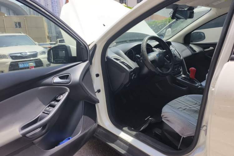 Used Ford Focus 2015 Hatchback 1.6L Manual Comfort Edition Driver Seat