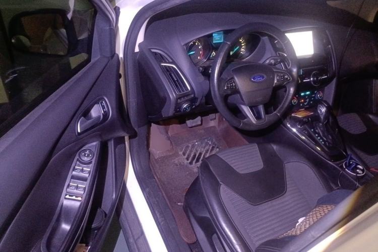 Used Ford Focus 2015 Sedan EcoBoost 125 Automatic Supreme Style Edition Driver Seat