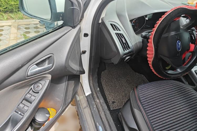 Used Ford Focus 2015 Hatchback 1.6L Manual Comfort Edition Driver Seat
