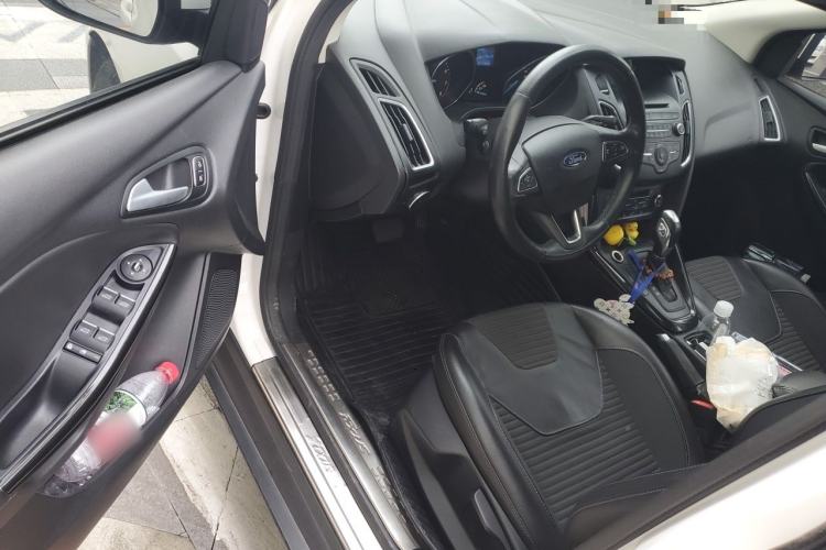 Used Ford Focus 2015 Hatchback 1.6L Automatic Fashion Edition Driver Seat