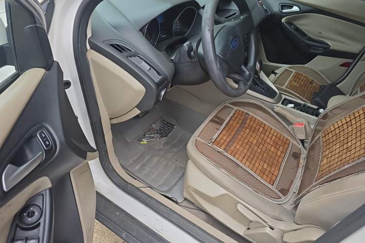Used Ford Focus 2015 Sedan 1.6L Automatic Comfort Model Driver Seat