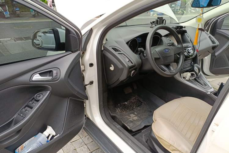 Used Ford Focus 2015 Hatchback 1.6L Automatic Comfort Model Driver Seat
