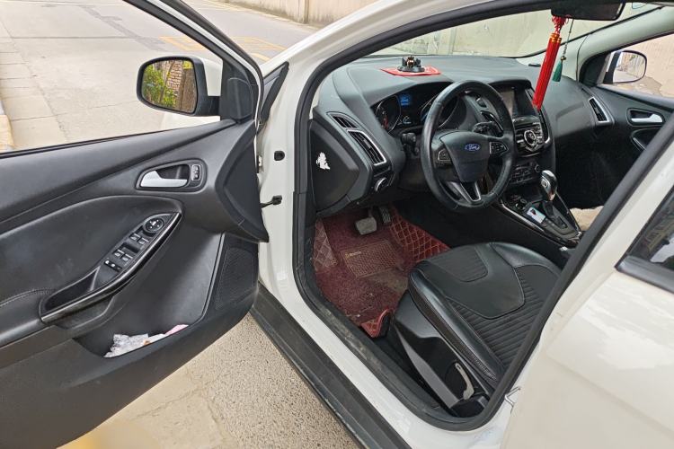 Used Ford Focus 2015 Hatchback 1.6L Automatic Fashion Edition Driver Seat