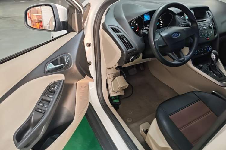 Used Ford Focus 2015 Sedan 1.6L Automatic Comfort Model Driver Seat