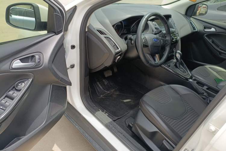 Used Ford Focus 2015 Hatchback 1.6L Automatic Fashion Edition Driver Seat