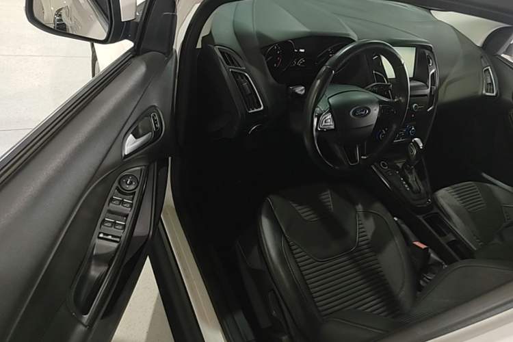 Used Ford Focus 2015 Sedan EcoBoost 180 Automatic Elite Model Driver Seat