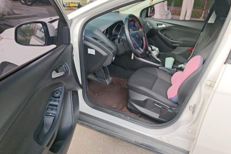 Used Ford Focus 2015 Hatchback 1.6L Automatic Comfort Model Driver Seat
