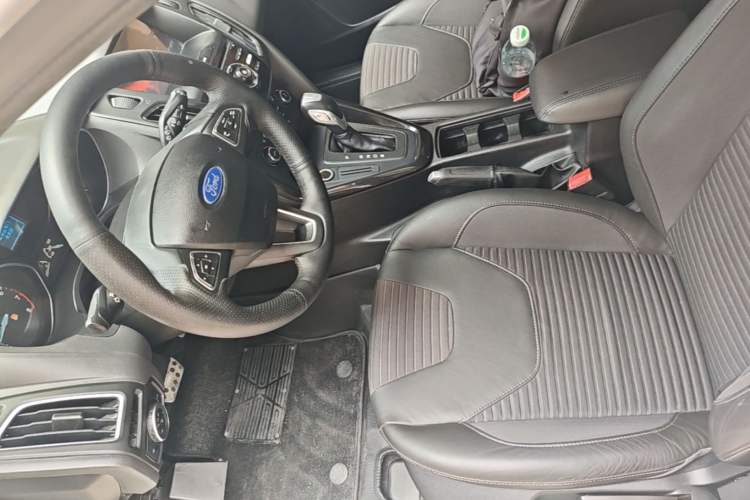 Used Ford Focus 2015 Hatchback 1.6L Automatic Fashion Edition Driver Seat